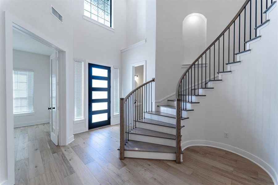 Spacious, unfurnished interior of a new home in Sonoma Verde, Rockwall (Image 13).