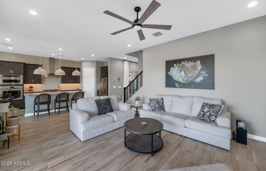 21840 N 61st Wy-large-011-038-21840 N 61