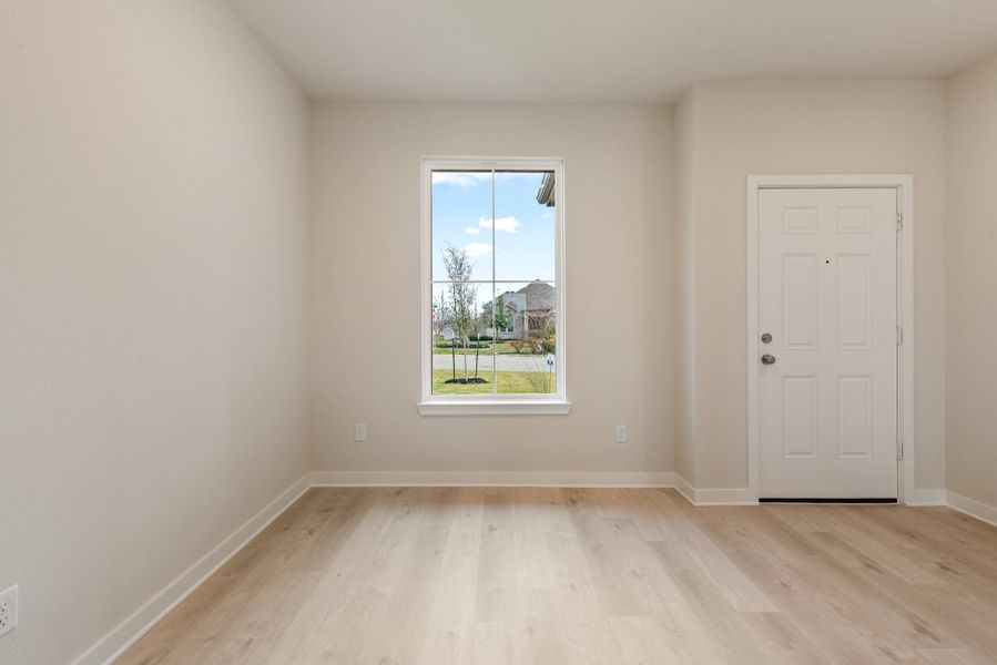 Spacious, unfurnished interior of a new home in South Fork, Waco (Image 6). Spacious, unfurnished interior of a new home in South Fork, Waco (Image 6).