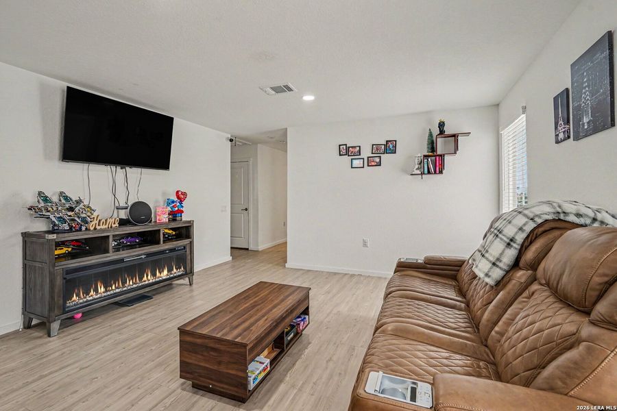 Furnished interior view inside a new home in Tarasco Gardens, San Antonio (Image 26). Furnished interior view inside a new home in Tarasco Gardens, San Antonio (Image 26).