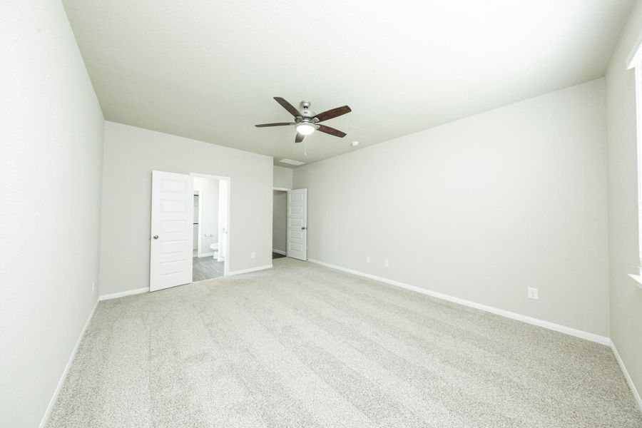 Spacious, unfurnished interior of a new home in Ridgeland Hills, Willis (Image 16).