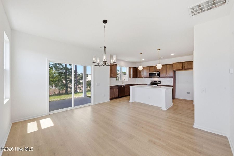 Spacious, unfurnished interior of a new home in Sandy Springs, Aberdeen (Image 16).