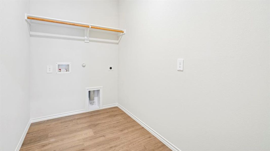 Spacious, unfurnished interior of a new home in Frontier Pointe, Princeton (Image 37).