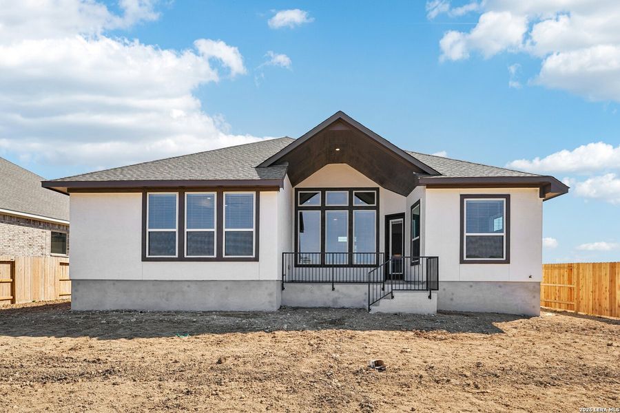 Exterior details and patio area of a home in Meyer Ranch, New Braunfels (Image 25).