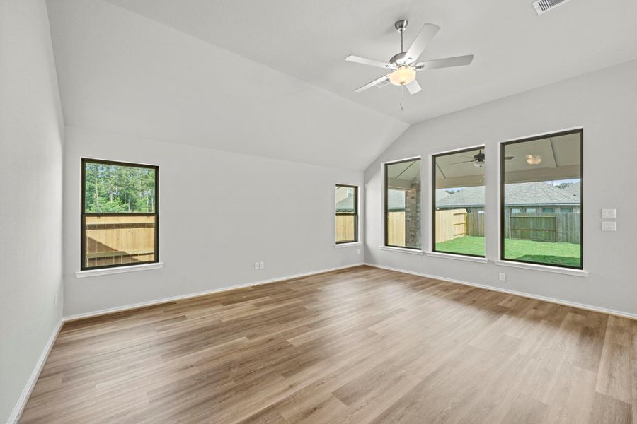 Spacious, unfurnished interior of a new home in The Trails, New Caney (Image 26).