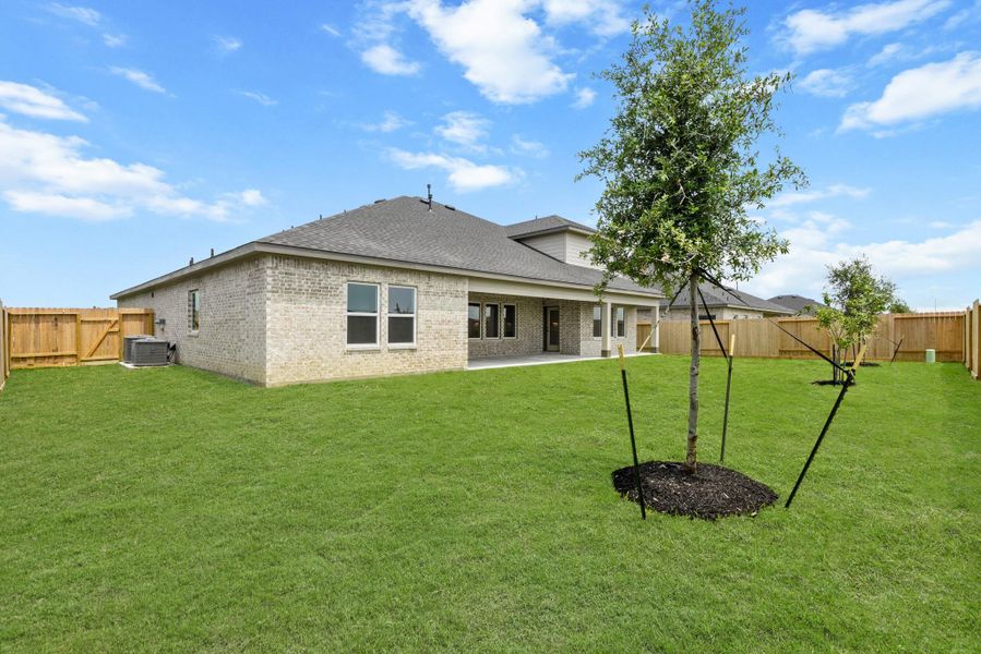 Exterior details and patio area of a home in Riverside Estates, Mont Belvieu (Image 18).