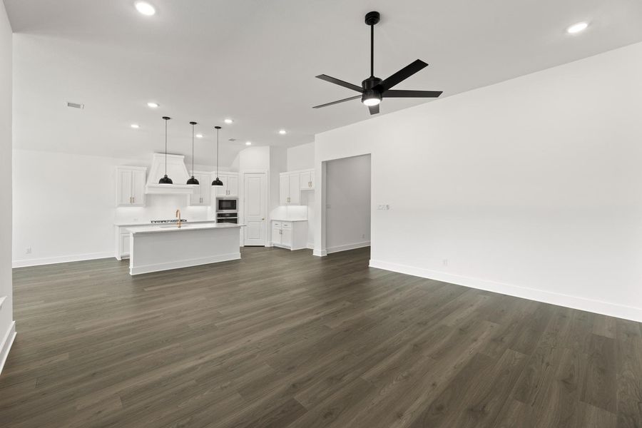 Spacious, unfurnished interior of a new home in Somerset Park, Rockwall (Image 18).