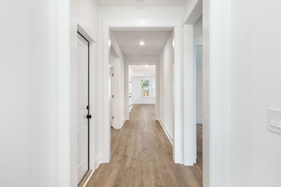 Spacious, unfurnished interior of a new home in Creek Pointe, Moncks Corner (Image 4).
