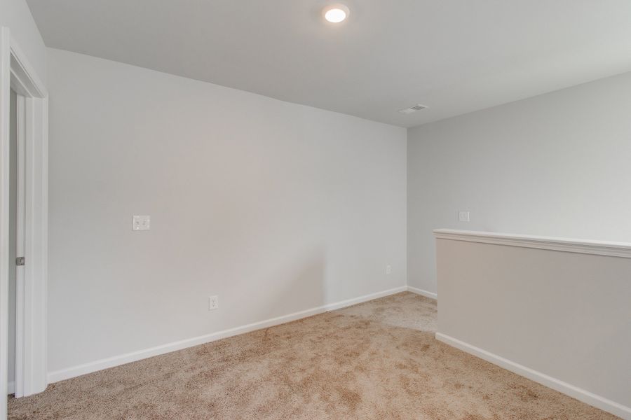 Spacious, unfurnished interior of a new home in Bluefield, Lexington (Image 24).