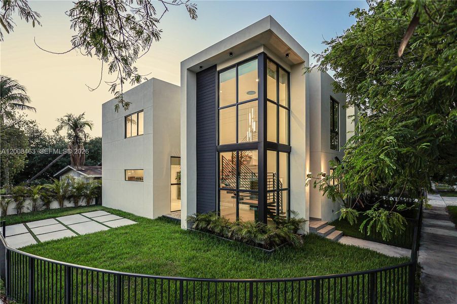 Exterior details and patio area of a home in , Miami (Image 13).