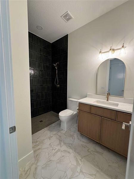 Furnished interior view inside a new home in , Dunnellon (Image 16).