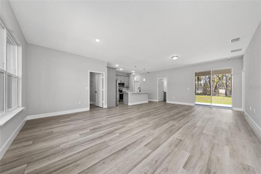 Spacious, unfurnished interior of a new home in , Ocala (Image 13).