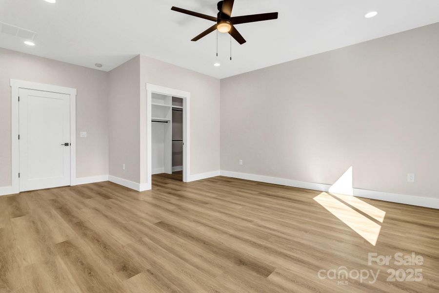 Spacious, unfurnished interior of a new home in , Asheville (Image 22).