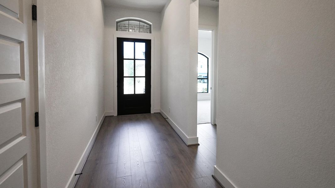 Spacious, unfurnished interior of a new home in Crosswinds, Kyle (Image 20).