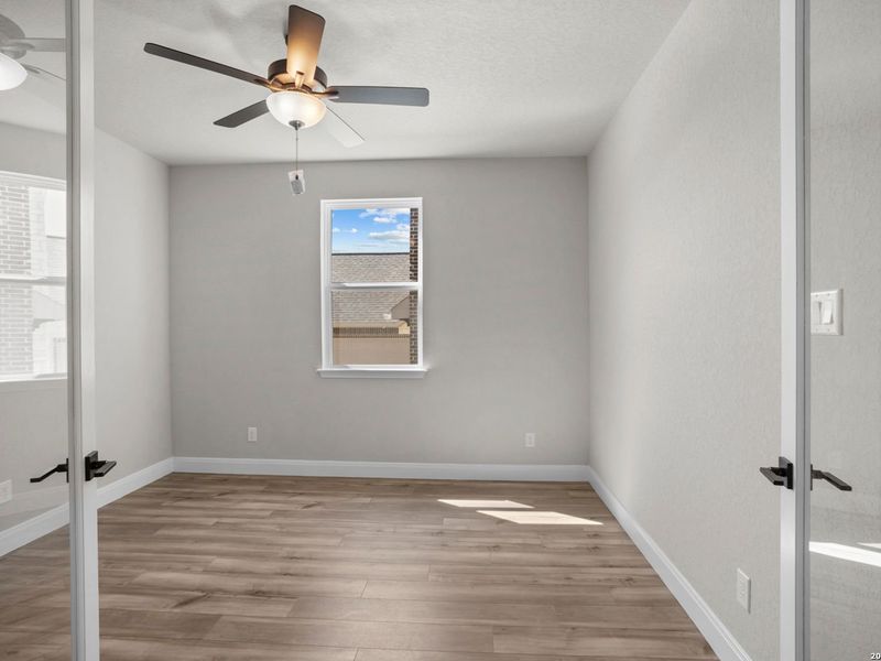 Spacious, unfurnished interior of a new home in Ladera, San Antonio (Image 32).