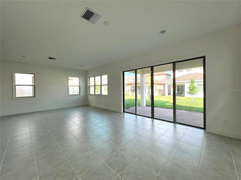 Spacious, unfurnished interior of a new home in , Orlando (Image 25).
