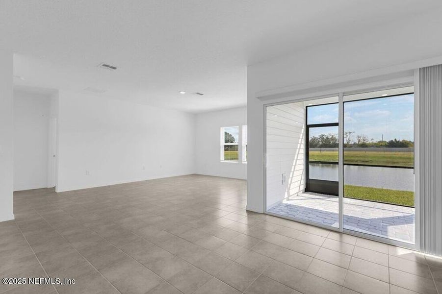 Spacious, unfurnished interior of a new home in Coopers Meadow, Jacksonville (Image 15).
