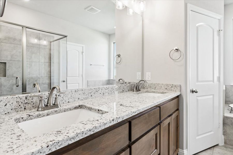 Representative furnished interior of a home built from the The Sapphire Ranch II by Doug Parr Custom Homes in Spring Valley Ranch, Paradise (Image 7).
