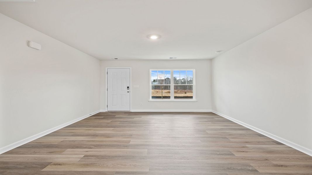 Spacious, unfurnished interior of a new home in Cedar Gap, Fountain Inn (Image 16).