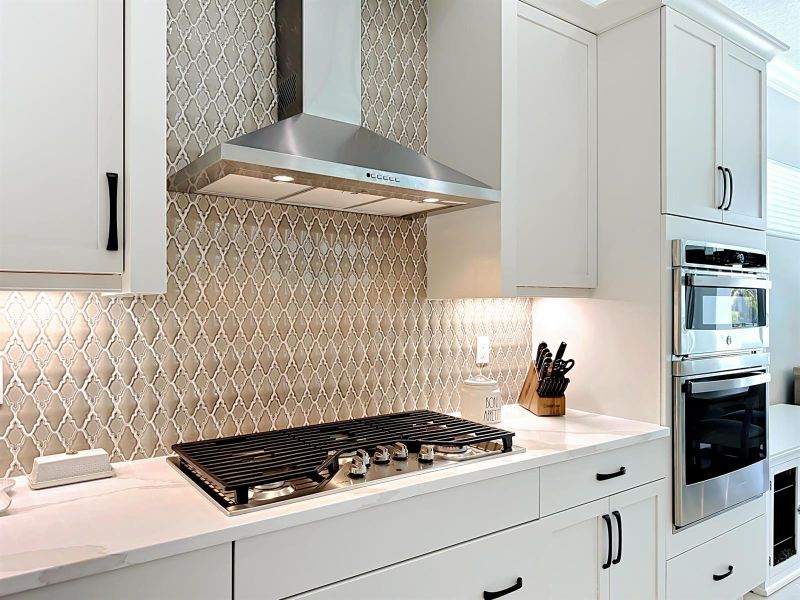 9244 SW Pinnacle Cooktop Hood