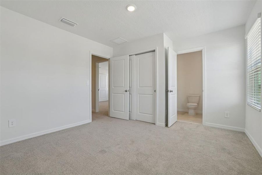 Spacious, unfurnished interior of a new home in Bradford Park, Ormond Beach (Image 18).