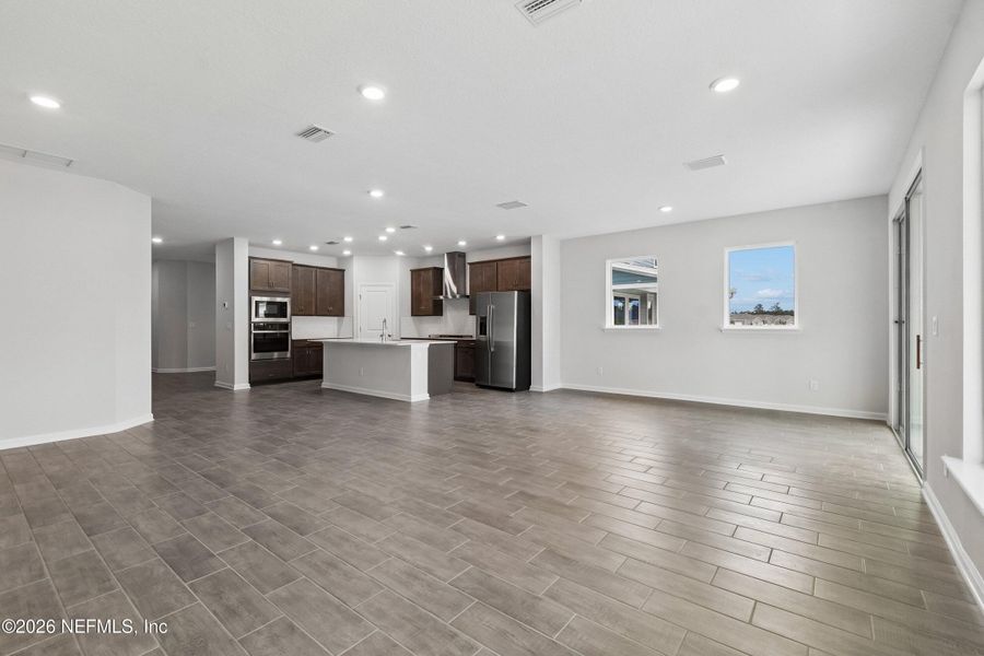 Spacious, unfurnished interior of a new home in Tributary 50', Yulee (Image 18).