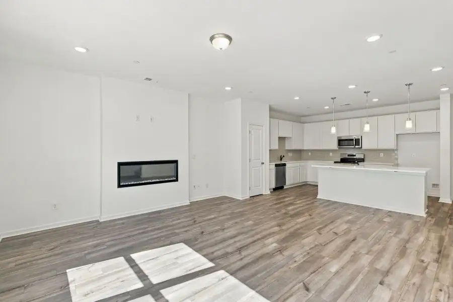 Spacious, unfurnished interior of a new home in Laurelwood Park, Gallatin (Image 15).