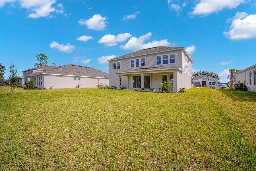 Exterior details and patio area of a home in Timber Ridge, Plant City (Image 16).