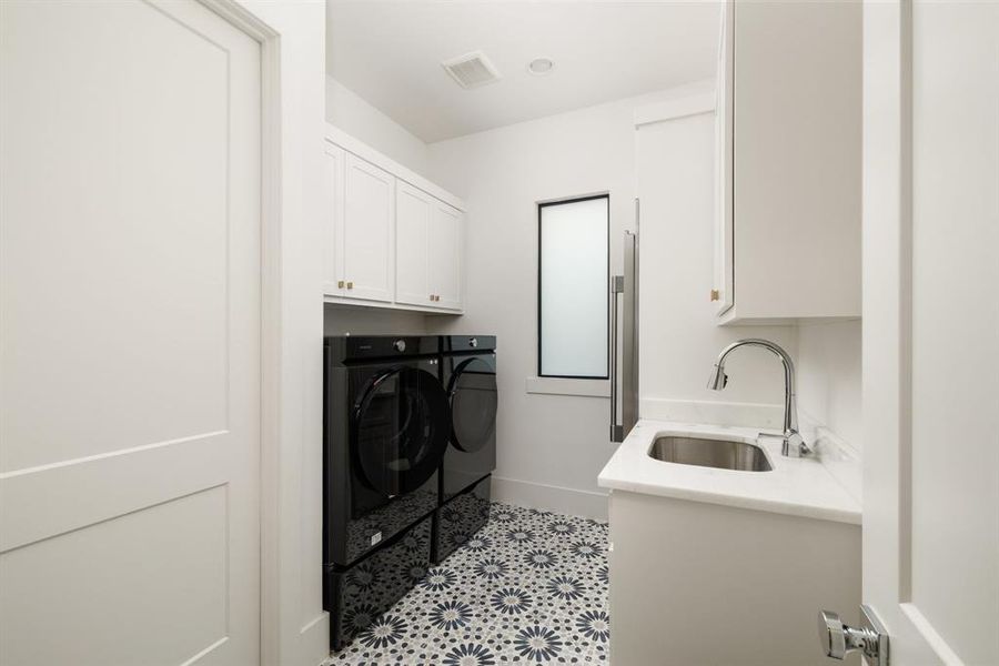 Furnished interior view inside a new home in , Dallas (Image 21).