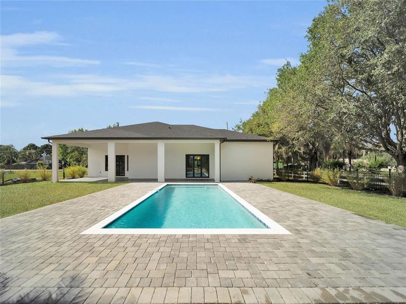 Exterior details and patio area of a home in , Clermont (Image 22).
