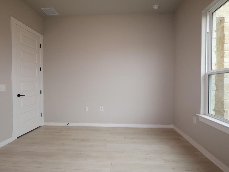 Spacious, unfurnished interior of a new home in Colony at Cole Springs, Buda (Image 5). Spacious, unfurnished interior of a new home in Colony at Cole Springs, Buda (Image 5).