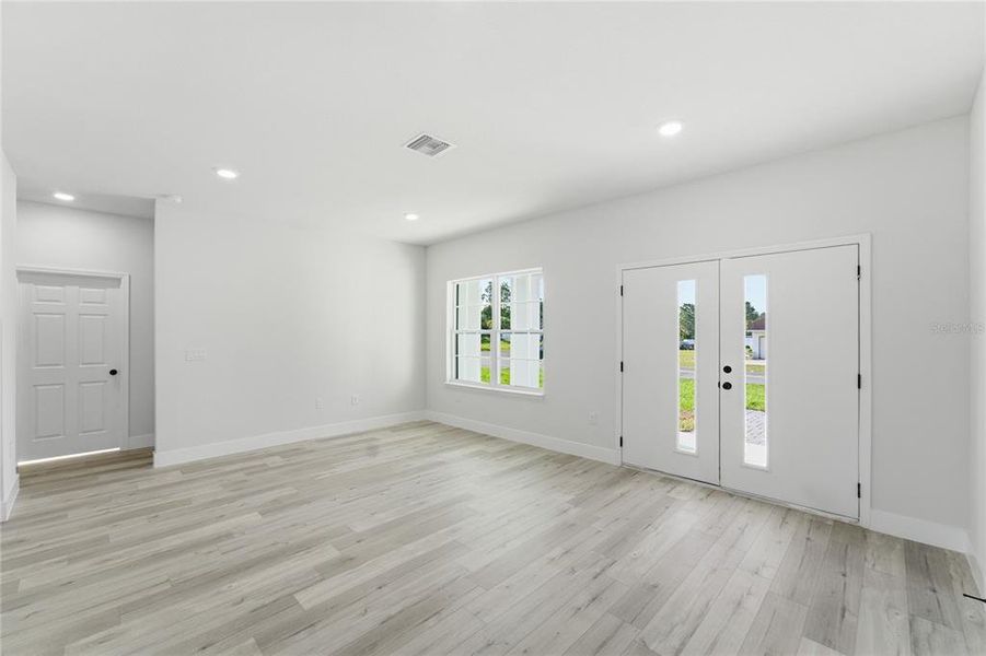 Spacious, unfurnished interior of a new home in , Citrus Springs (Image 25).