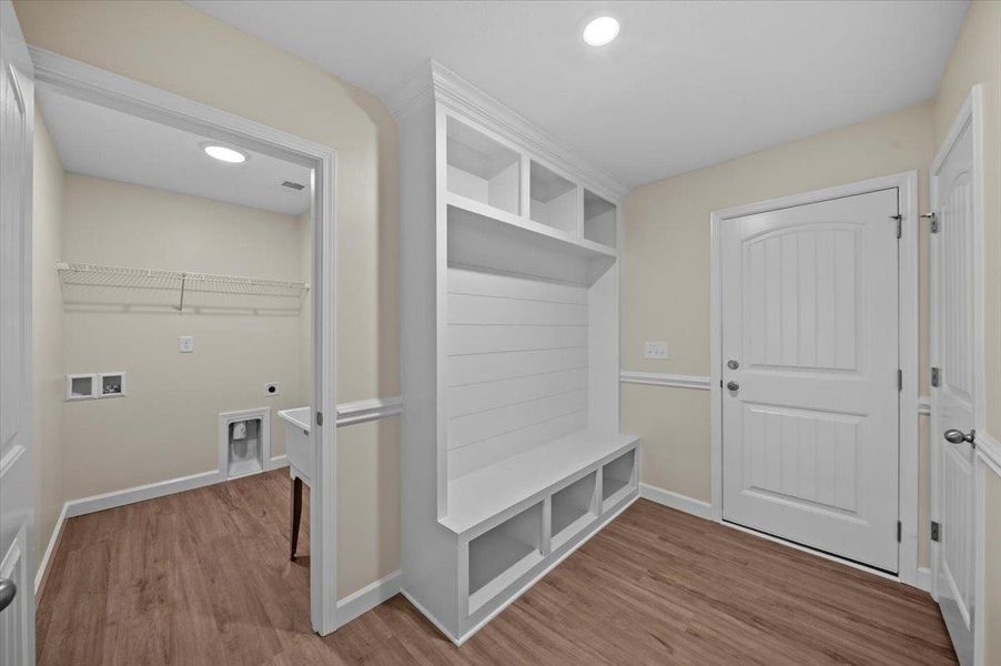 Furnished interior view inside a new home in Mills Gin, Campobello (Image 8).