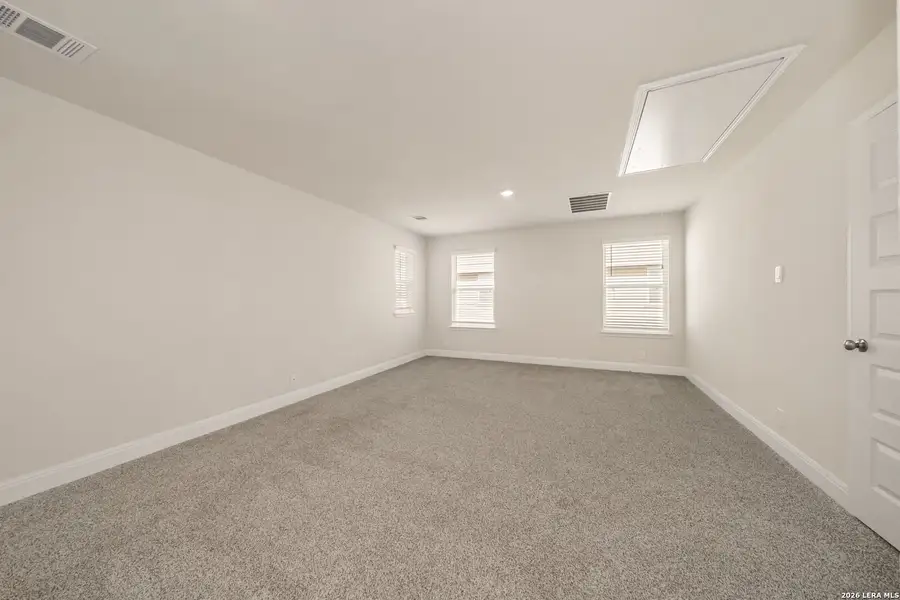 Spacious, unfurnished interior of a new home in Steele Creek, Cibolo (Image 19).