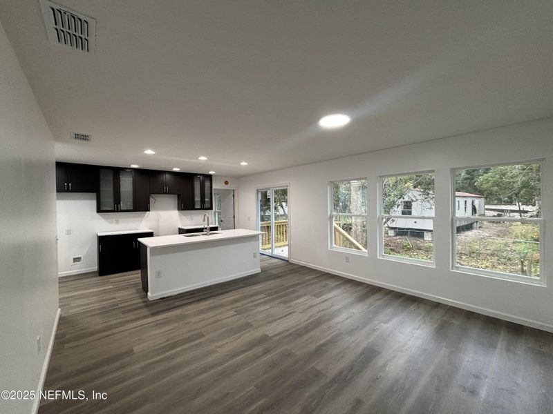 Spacious, unfurnished interior of a new home in , Jacksonville (Image 21).