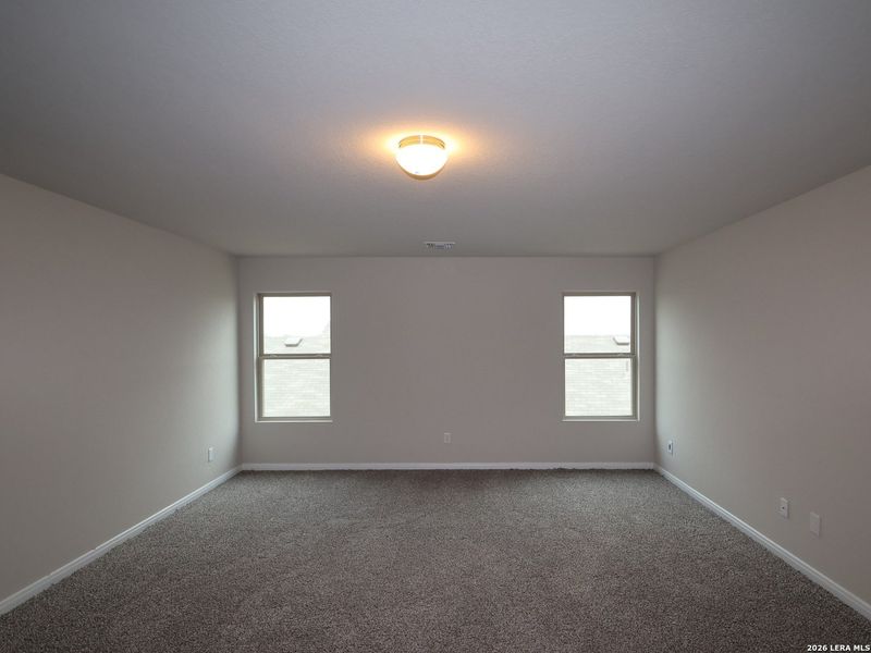 Spacious, unfurnished interior of a new home in Agave, San Antonio (Image 17).