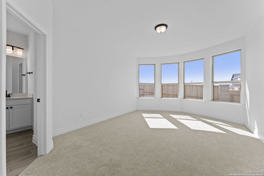 Spacious, unfurnished interior of a new home in Lily Springs, Seguin (Image 23).