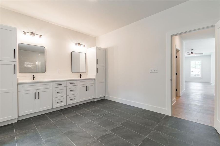 Spacious, unfurnished interior of a new home in , Gainesville (Image 22).