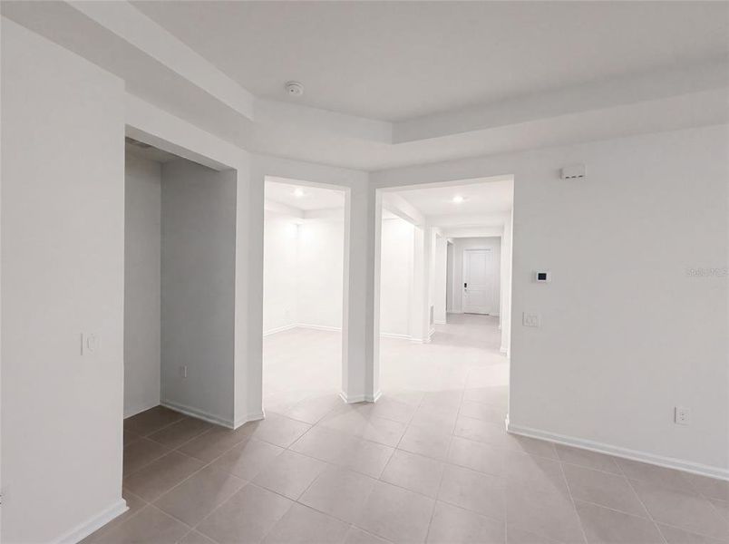 Spacious, unfurnished interior of a new home in Meadow Pointe, Groveland (Image 28).