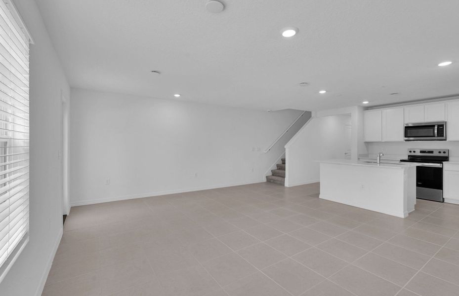 Spacious, unfurnished interior of a new home in Normandy Pines, Jacksonville (Image 18).