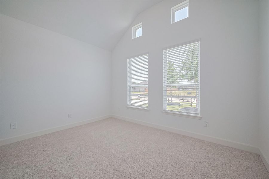 Spacious, unfurnished interior of a new home in Lago Mar, Texas City (Image 29).