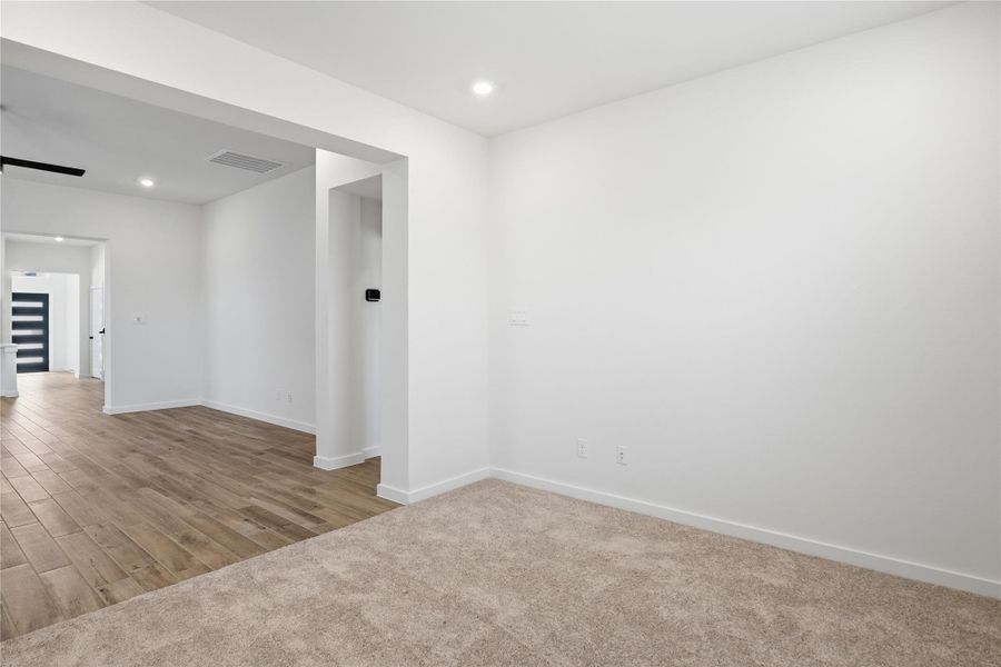 Spacious, unfurnished interior of a new home in Foxtail Palms, Manvel (Image 38).