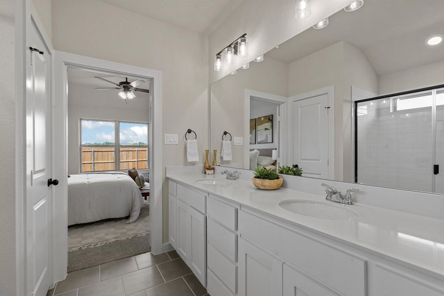 Representative furnished interior of a home built from the Essex by Cheldan Homes in Stoneview, Glen Rose (Image 11).