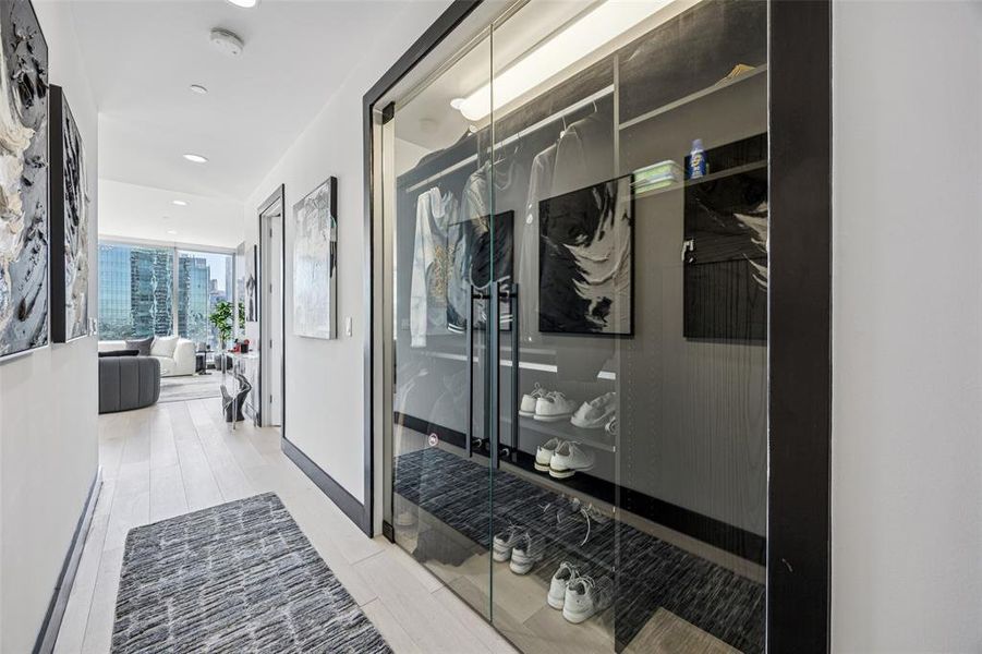 Furnished interior view inside a new home in , Dallas (Image 28). Furnished interior view inside a new home in , Dallas (Image 28).