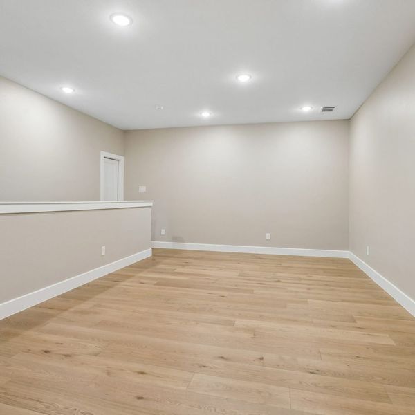Spacious, unfurnished interior of a new home in Mustang Lakes, Celina (Image 71).