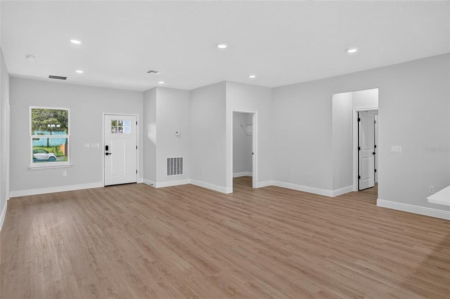 Spacious, unfurnished interior of a new home in , Ocala (Image 9).