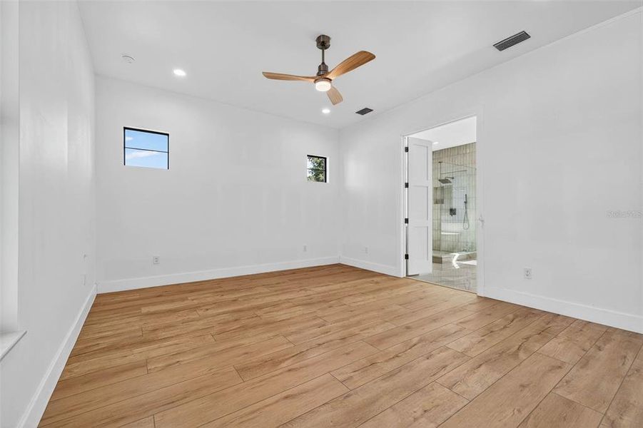 Spacious, unfurnished interior of a new home in , St. Petersburg (Image 22).