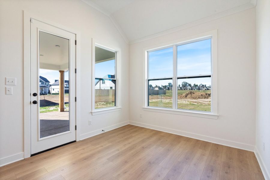 Spacious, unfurnished interior of a new home in Lockwood, Collierville (Image 18).