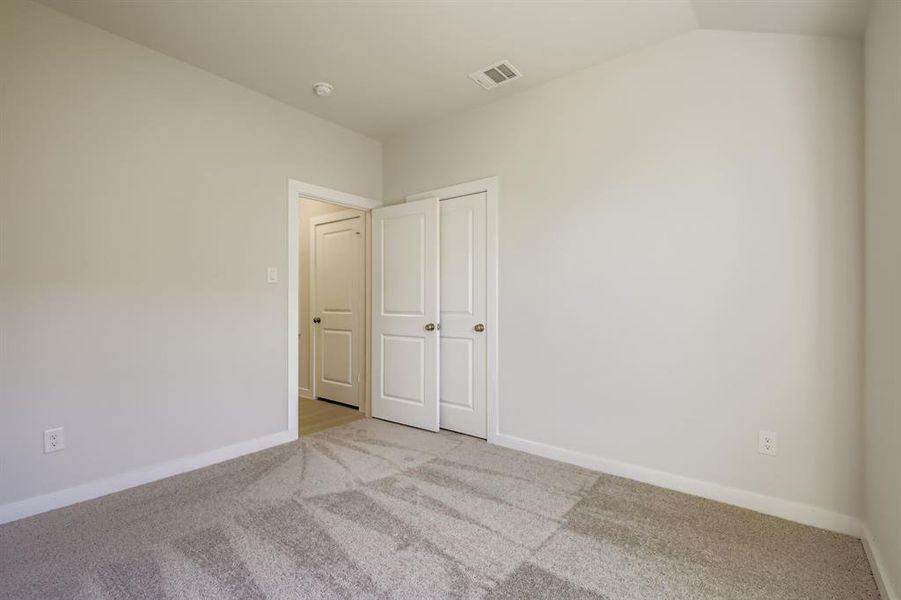 Spacious, unfurnished interior of a new home in Middlefield Village, Dallas (Image 12).