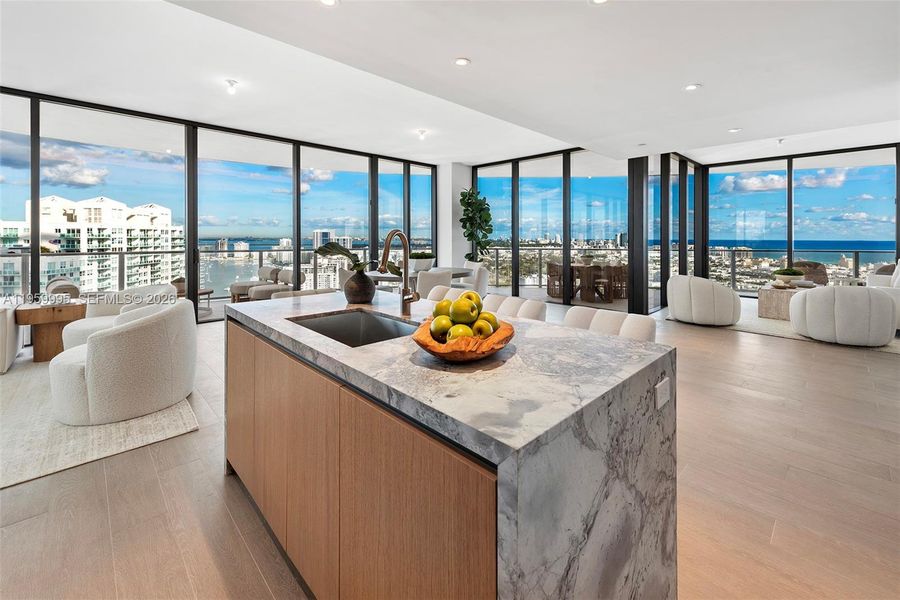 Community amenities in , Miami Beach (Image 45).